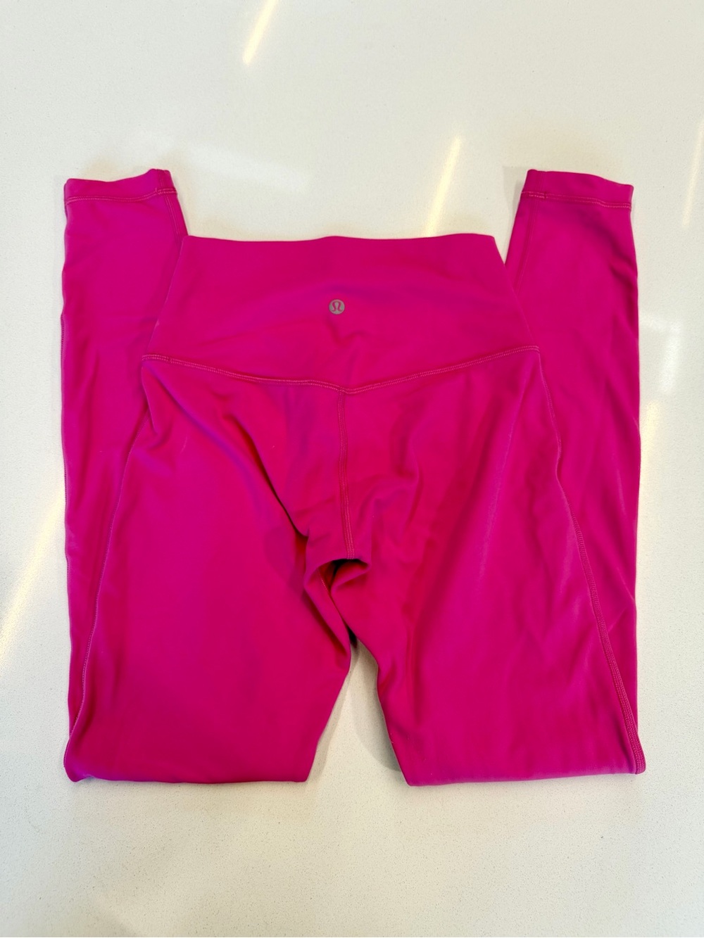 $98 Pink Lululemon Leggings excellent condition. Fuschia pink💗RN 106259 sz 4